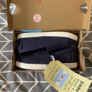 Classic Toms Size 7C